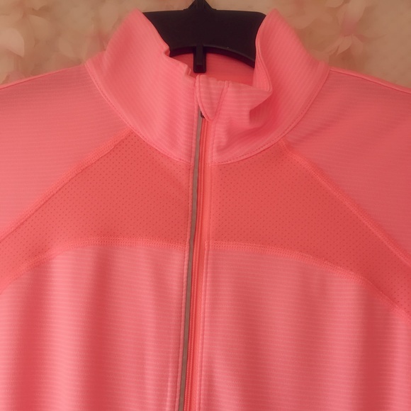 Xersion Slim Fit Activewear Top - Picture 4 of 8